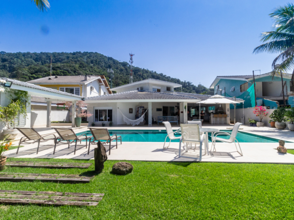Casa no Condomínio Costa Verde Tabatinga com 05 suítes, na Praia de Tabatinga com 400m²
