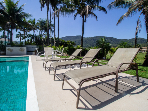 Casa no Condomínio Costa Verde Tabatinga com 05 suítes, na Praia de Tabatinga com 400m²