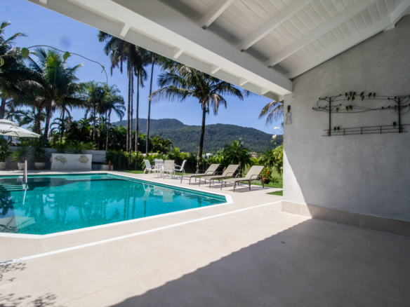 Casa no Condomínio Costa Verde Tabatinga com 05 suítes, na Praia de Tabatinga com 400m²