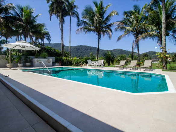 Casa no Condomínio Costa Verde Tabatinga com 05 suítes, na Praia de Tabatinga com 400m²