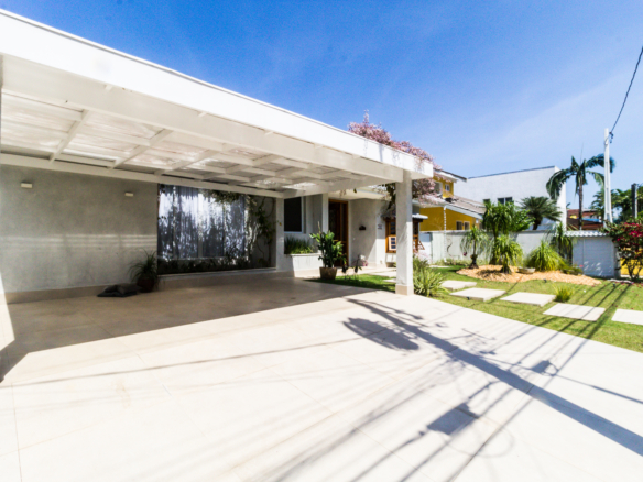 Casa no Condomínio Costa Verde Tabatinga com 05 suítes, na Praia de Tabatinga com 400m²