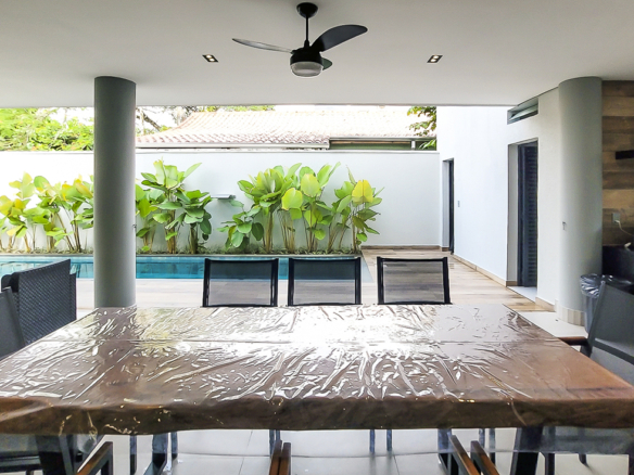 Casa à Venda Em Ubatuba no Condomínio Salga Lagoinha com 5 quartos e 365m²
