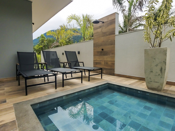 Casa à Venda Em Ubatuba no Condomínio Salga Lagoinha com 5 quartos e 365m²