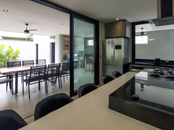 Casa à Venda Em Ubatuba no Condomínio Salga Lagoinha com 5 quartos e 365m²