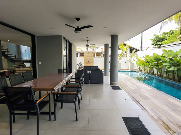 Casa à Venda Em Ubatuba no Condomínio Salga Lagoinha com 5 quartos e 365m²