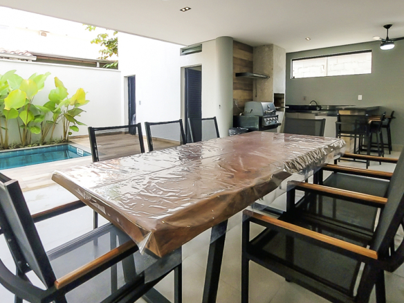 Casa à Venda Em Ubatuba no Condomínio Salga Lagoinha com 5 quartos e 365m²