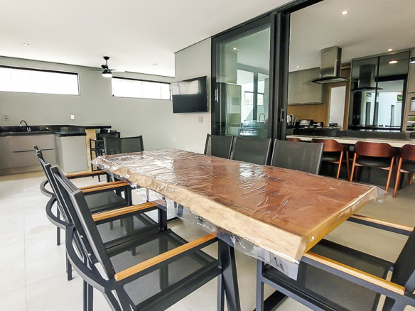 Casa à Venda Em Ubatuba no Condomínio Salga Lagoinha com 5 quartos e 365m²