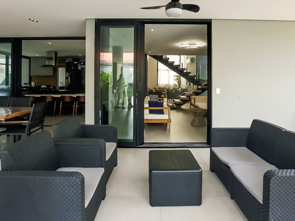 Casa à Venda Em Ubatuba no Condomínio Salga Lagoinha com 5 quartos e 365m²
