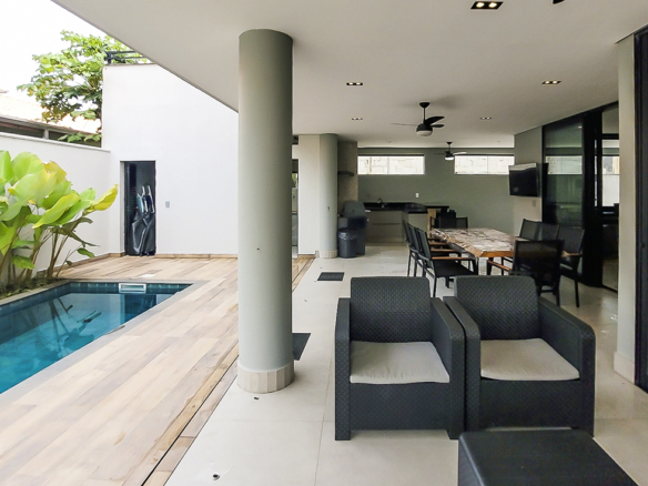 Casa à Venda Em Ubatuba no Condomínio Salga Lagoinha com 5 quartos e 365m²
