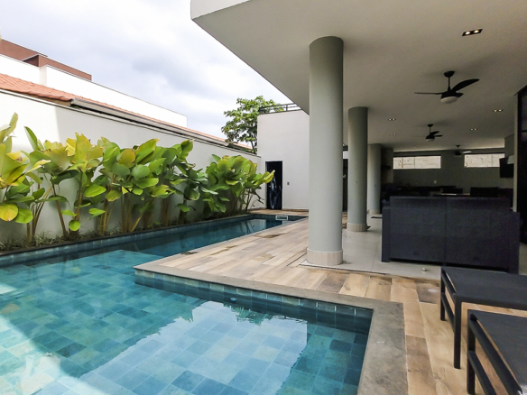 Casa à Venda Em Ubatuba no Condomínio Salga Lagoinha com 5 quartos e 365m²