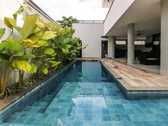 Casa à Venda Em Ubatuba no Condomínio Salga Lagoinha com 5 quartos e 365m²
