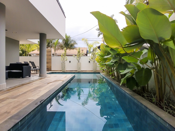 Casa à Venda Em Ubatuba no Condomínio Salga Lagoinha com 5 quartos e 365m²