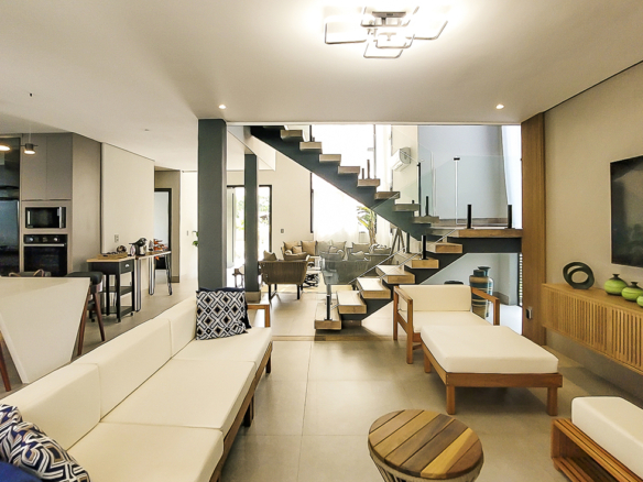 Casa à Venda Em Ubatuba no Condomínio Salga Lagoinha com 5 quartos e 365m²