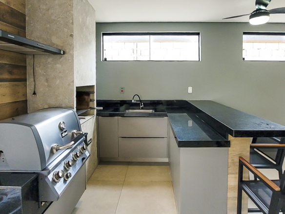 Casa à Venda Em Ubatuba no Condomínio Salga Lagoinha com 5 quartos e 365m²