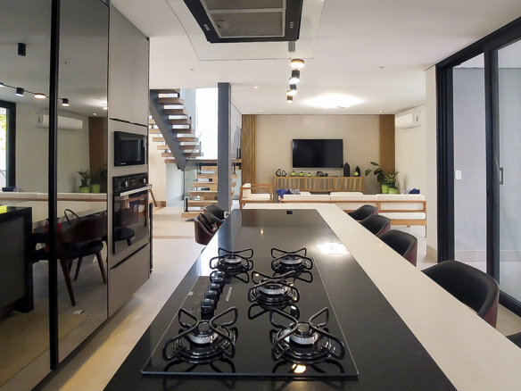 Casa à Venda Em Ubatuba no Condomínio Salga Lagoinha com 5 quartos e 365m²