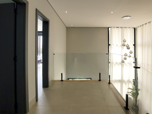 Casa à Venda Em Ubatuba no Condomínio Salga Lagoinha com 5 quartos e 365m²