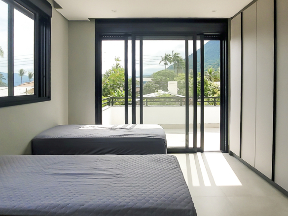 Casa à Venda Em Ubatuba no Condomínio Salga Lagoinha com 5 quartos e 365m²
