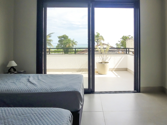 Casa à Venda Em Ubatuba no Condomínio Salga Lagoinha com 5 quartos e 365m²