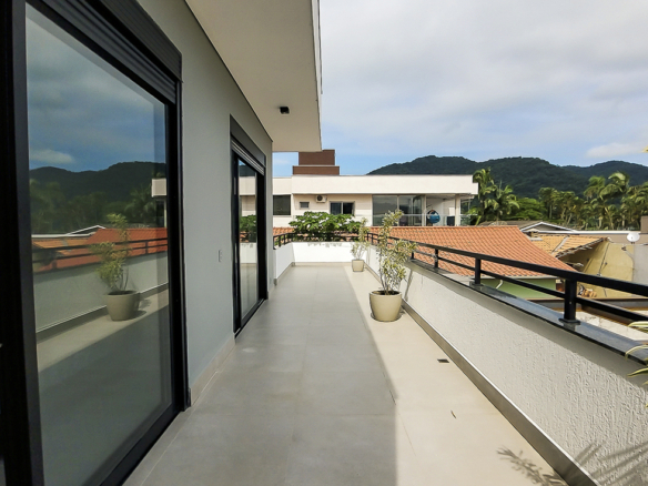 Casa à Venda Em Ubatuba no Condomínio Salga Lagoinha com 5 quartos e 365m²