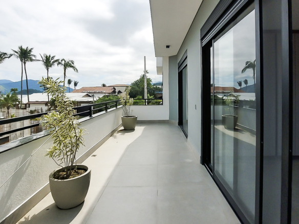 Casa à Venda Em Ubatuba no Condomínio Salga Lagoinha com 5 quartos e 365m²