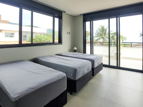 Casa à Venda Em Ubatuba no Condomínio Salga Lagoinha com 5 quartos e 365m²