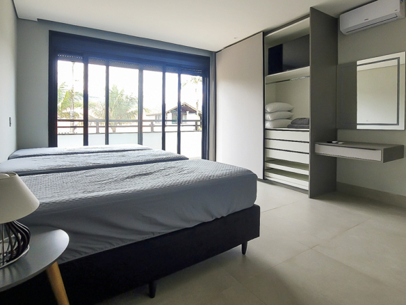Casa à Venda Em Ubatuba no Condomínio Salga Lagoinha com 5 quartos e 365m²