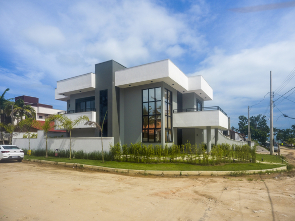 Casa à Venda Em Ubatuba no Condomínio Salga Lagoinha com 5 quartos e 365m²