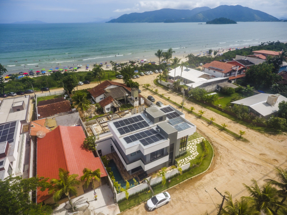 Casa à Venda Em Ubatuba no Condomínio Salga Lagoinha com 5 quartos e 365m²