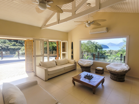 Casa de Condomínio para Venda com 5 quartos, em Praia do Pulso com 250m²