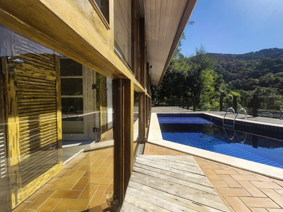 Casa de Condomínio para Venda com 5 quartos, em Praia do Pulso com 250m²