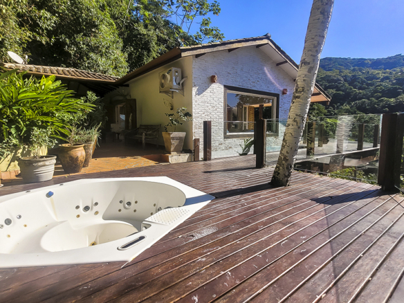 Casa de Condomínio para Venda com 5 quartos, em Praia do Pulso com 250m²
