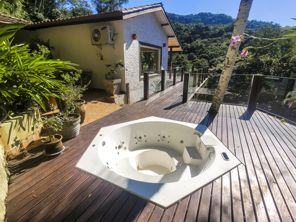 Casa de Condomínio para Venda com 5 quartos, em Praia do Pulso com 250m²