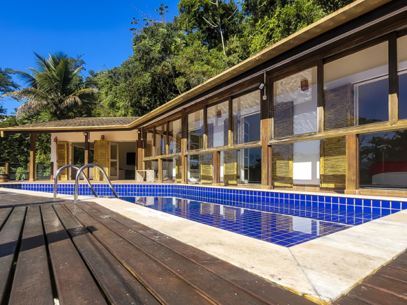 Casa de Condomínio para Venda com 5 quartos, em Praia do Pulso com 250m²