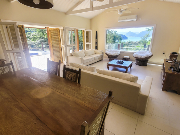 Casa de Condomínio para Venda com 5 quartos, em Praia do Pulso com 250m²