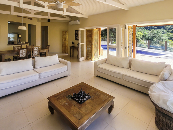 Casa de Condomínio para Venda com 5 quartos, em Praia do Pulso com 250m²