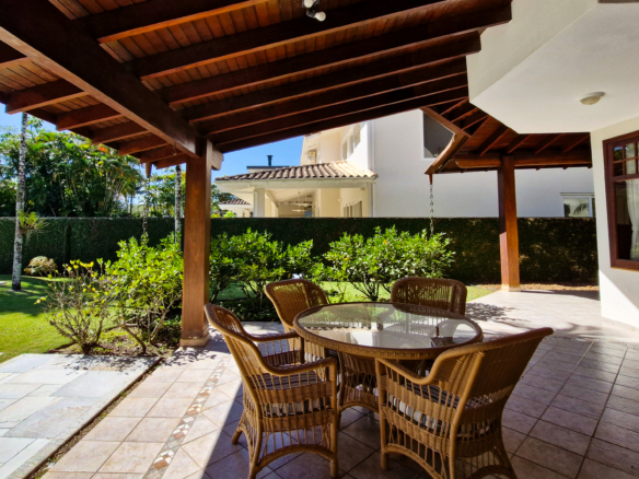 Casa no Condomínio Costa Verde Tabatinga com 5 quartos, na Praia de Tabatinga com 520m²