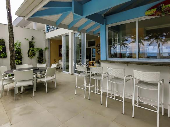 Casa Pé na Areia em Ubatuba para Aluguel de Temporada no Condomínio Salga Lagoinha com 5 quartos e 380m²