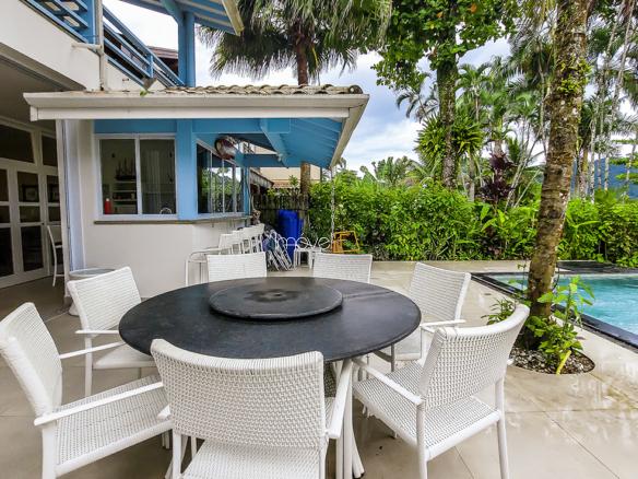 Casa Pé na Areia em Ubatuba para Aluguel de Temporada no Condomínio Salga Lagoinha com 5 quartos e 380m²