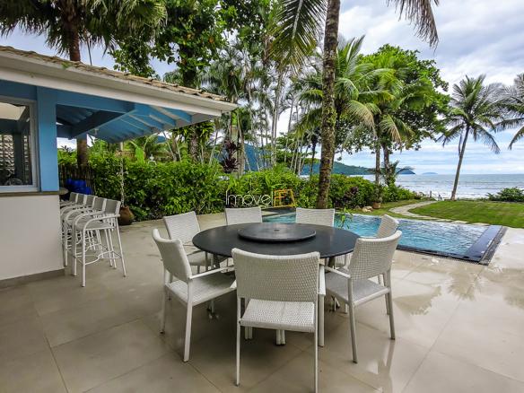 Casa Pé na Areia em Ubatuba para Aluguel de Temporada no Condomínio Salga Lagoinha com 5 quartos e 380m²