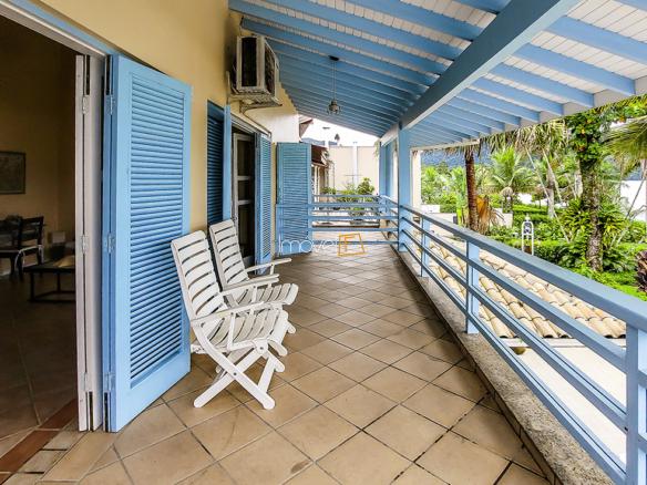 Casa Pé na Areia em Ubatuba para Aluguel de Temporada no Condomínio Salga Lagoinha com 5 quartos e 380m²