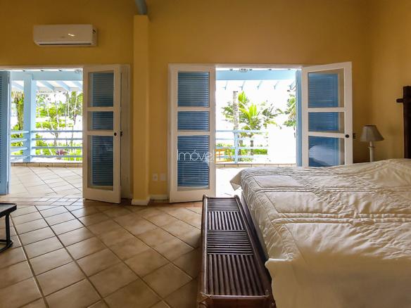 Casa Pé na Areia em Ubatuba para Aluguel de Temporada no Condomínio Salga Lagoinha com 5 quartos e 380m²