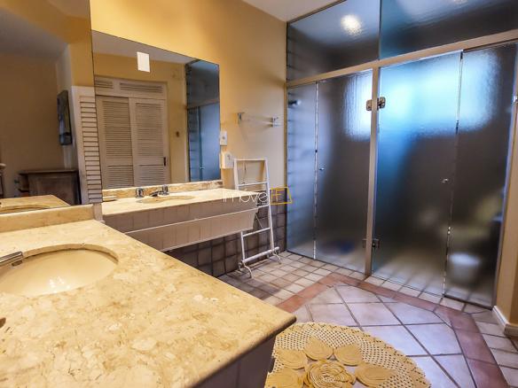 Casa Pé na Areia em Ubatuba para Aluguel de Temporada no Condomínio Salga Lagoinha com 5 quartos e 380m²