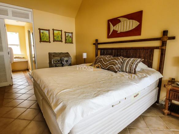 Casa Pé na Areia em Ubatuba para Aluguel de Temporada no Condomínio Salga Lagoinha com 5 quartos e 380m²