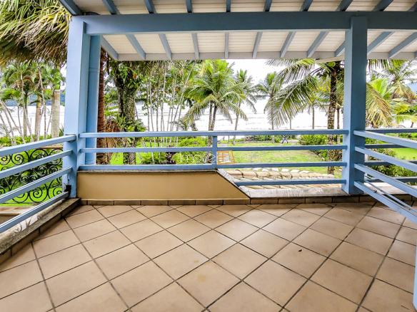 Casa Pé na Areia em Ubatuba para Aluguel de Temporada no Condomínio Salga Lagoinha com 5 quartos e 380m²