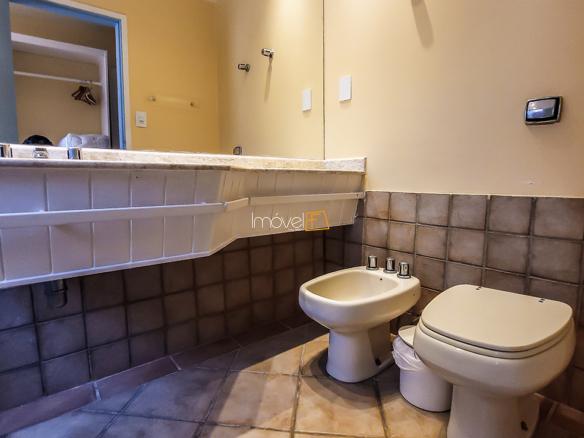Casa Pé na Areia em Ubatuba para Aluguel de Temporada no Condomínio Salga Lagoinha com 5 quartos e 380m²
