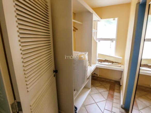 Casa Pé na Areia em Ubatuba para Aluguel de Temporada no Condomínio Salga Lagoinha com 5 quartos e 380m²
