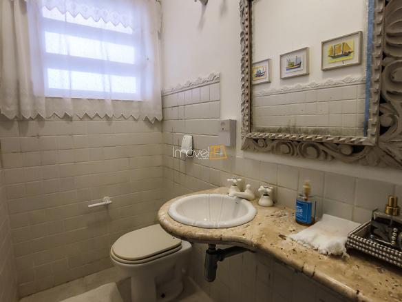Casa Pé na Areia em Ubatuba para Aluguel de Temporada no Condomínio Salga Lagoinha com 5 quartos e 380m²