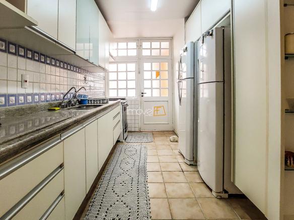 Casa Pé na Areia em Ubatuba para Aluguel de Temporada no Condomínio Salga Lagoinha com 5 quartos e 380m²