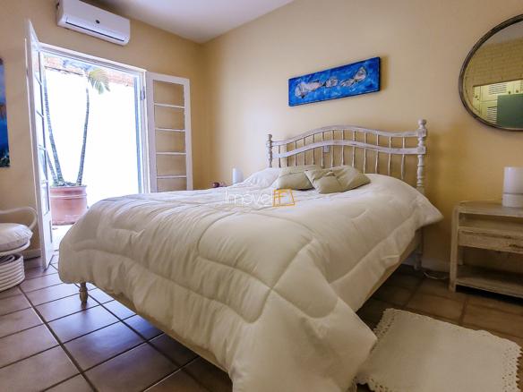 Casa Pé na Areia em Ubatuba para Aluguel de Temporada no Condomínio Salga Lagoinha com 5 quartos e 380m²