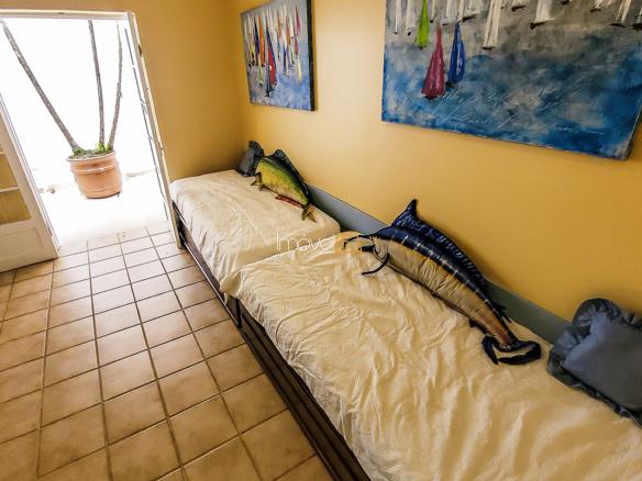 Casa Pé na Areia em Ubatuba para Aluguel de Temporada no Condomínio Salga Lagoinha com 5 quartos e 380m²